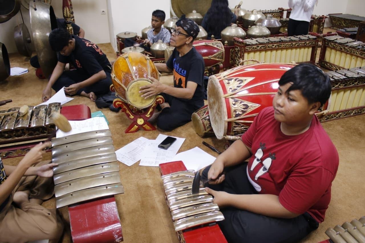 Latihan Karawitan